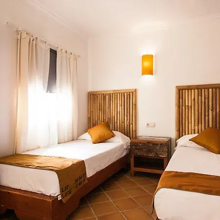 Отель 100% Fun 2*